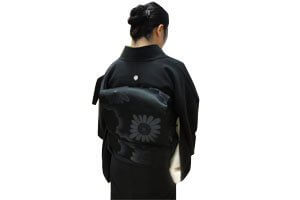 Eine frau im mofuku Kimono