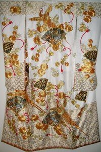 Goldenes Phoenix Motiv auf Kimono