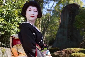 Geisha mit Tomesode Kimono