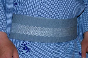 Kaku Kimonogürtel in Blau mit verzierung.