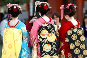 Maru Kimonogürtel getragen von 3 Geishas