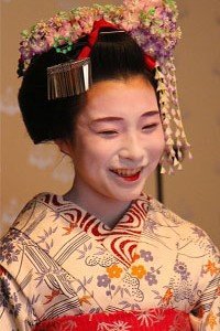 Hikizuri Kimono Lachende Geisha