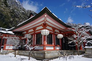 Japanischer Haus im Winter.